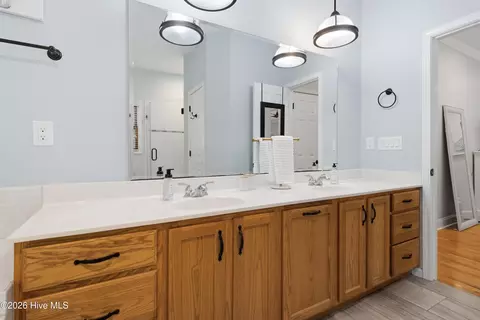 Bath - 506 Royal Tern Dr, Hampstead, NC 28443 photo 2 of 7