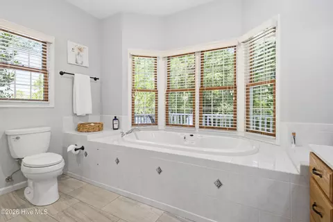 Bath - 506 Royal Tern Dr, Hampstead, NC 28443 photo 3 of 7