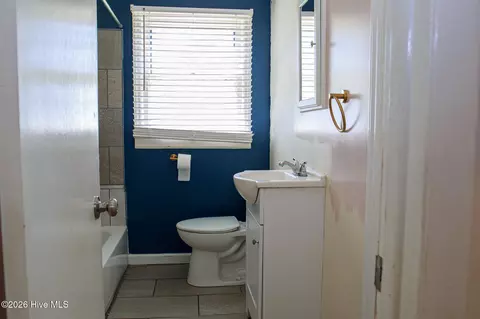 Bath - 1107 Oak Ave, Hamlet, NC 28345 photo 3 of 4