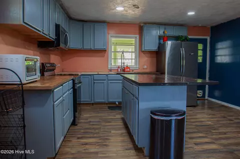 Kitchen - 1107 Oak Ave, Hamlet, NC 28345 photo 4 of 4