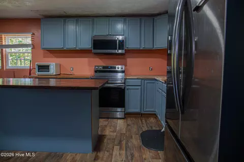 Kitchen - 1107 Oak Ave, Hamlet, NC 28345 photo 2 of 4
