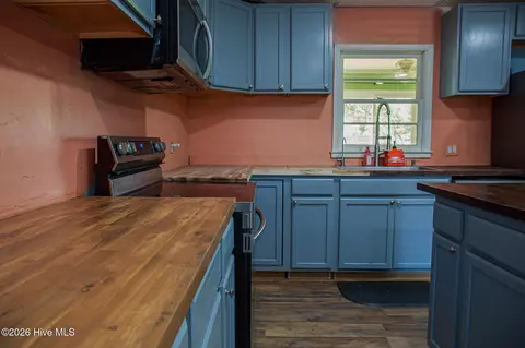 Kitchen - 1107 Oak Ave, Hamlet, NC 28345 photo 3 of 4