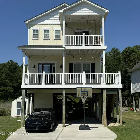 248 Riverside Dr, Sneads Ferry, NC 28460
