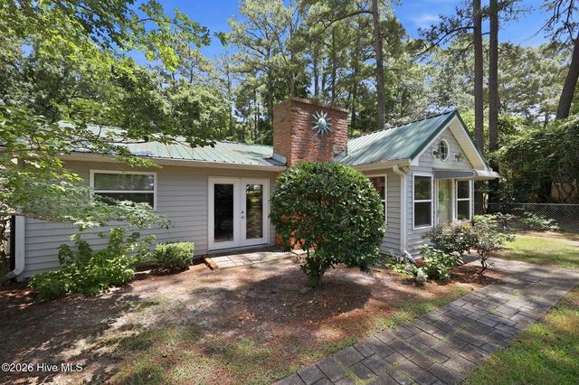614 Country Club Dr, Arapahoe, NC 28510
