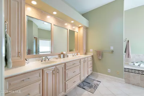 Bath - 32 Lasswade Dr, Pinehurst, NC 28374 photo 1 of 5