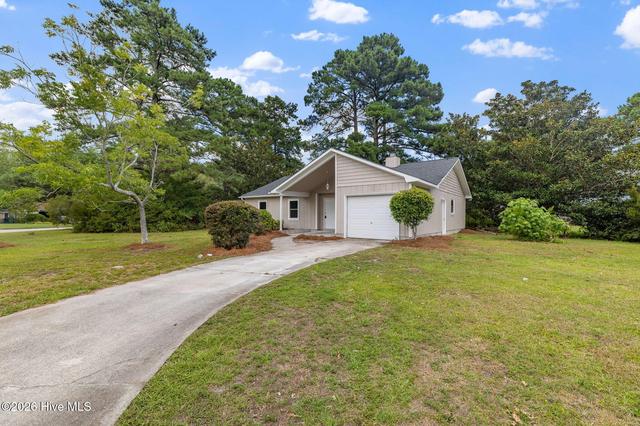 218 Disney Dr, Wilmington, NC 28409