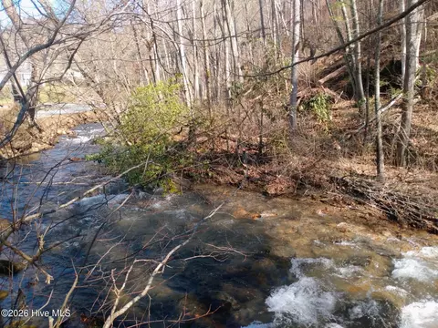 1412 Dicks Creek Rd, Whittier, NC 28789