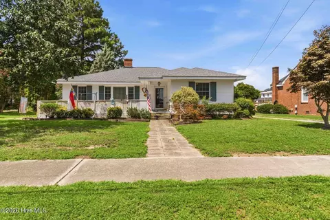 103 W Julian Ave, Stantonsburg, NC 27883