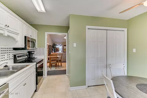 Kitchen - 651 Brook Trl, Evans, GA 30809 photo 2 of 3