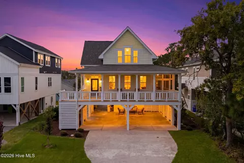 141 NE 10th St, Oak Island, NC 28465