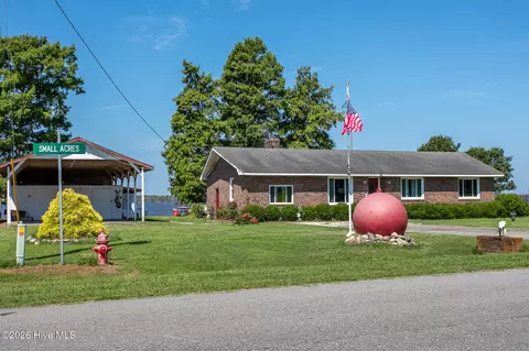 1303 Little River Dr, Elizabeth City, NC 27909