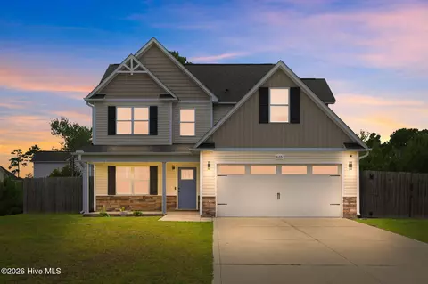 605 Coral Reef Ct, Sneads Ferry, NC 28460