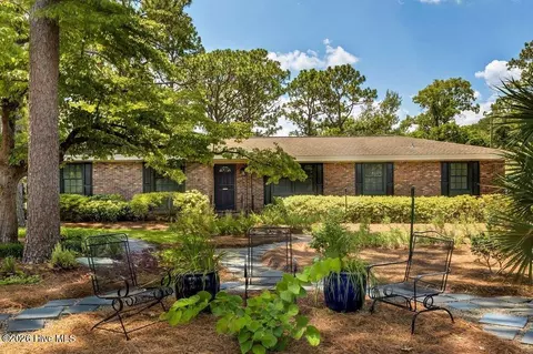 521 Baytree Rd, Wilmington, NC 28409