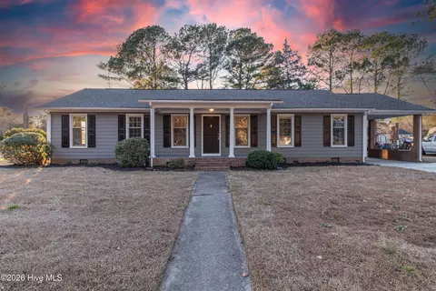 203 Avalon Ln, Greenville, NC 27858