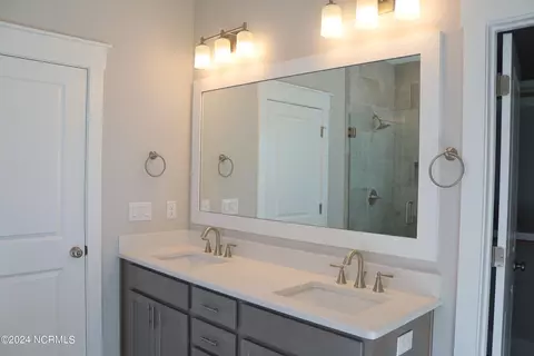 Bath - 21 E Singing Ave, Hampstead, NC 28443 photo 1 of 5