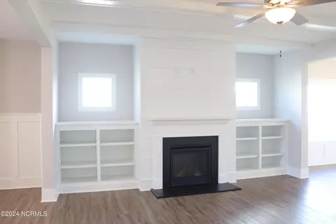 Living - 21 E Singing Ave, Hampstead, NC 28443 photo 1 of 2