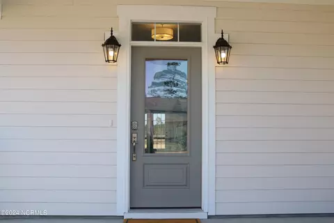 Exterior - 21 E Singing Ave, Hampstead, NC 28443 photo 1 of 2