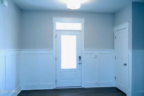 Entry Way - 21 E Singing Ave, Hampstead, NC 28443 photo 1 of 5