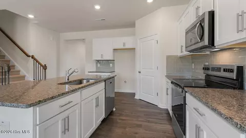 1097 Aviator Ln, Ayden, NC 28513 photo 9