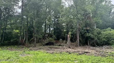 610 Dogwood Ln, Wilmington, NC 28409