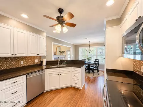 Kitchen - 422 Gemstone Ct, Evans, GA 30809 photo 3 of 3