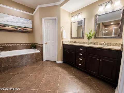 Bath - 422 Gemstone Ct, Evans, GA 30809 photo 2 of 3