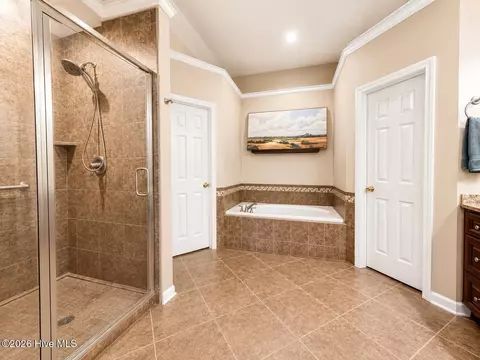 Bath - 422 Gemstone Ct, Evans, GA 30809 photo 1 of 3