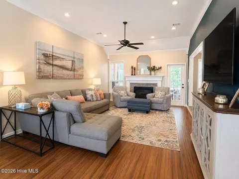 Living - 422 Gemstone Ct, Evans, GA 30809 photo 1 of 3