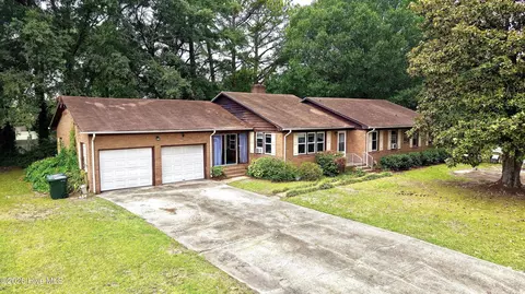 112 Alexander Cir, Greenville, NC 27858