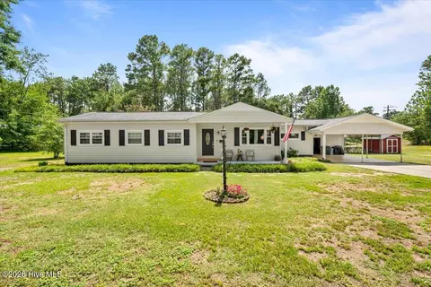 202 Walnut Ave, Hamlet, NC 28345