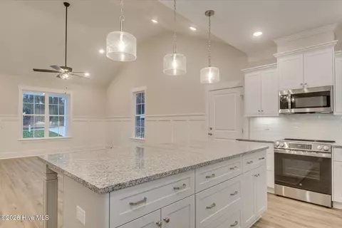 Kitchen - 409 Compass Pt, Mccormick, SC 29835 photo 4 of 5