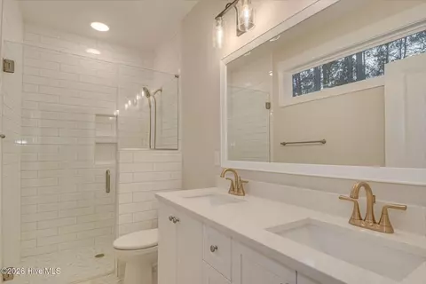 Bath - 409 Compass Pt, Mccormick, SC 29835 photo 1 of 3