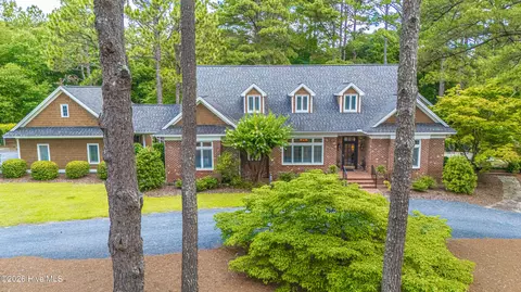 160 Rountree Ln, Southern Pines, NC 28387