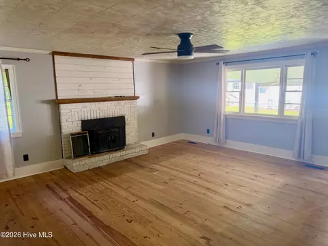 Living - 302 N Front St, Hamilton, NC 27840 photo 4 of 6