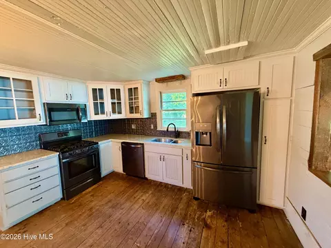 Kitchen - 302 N Front St, Hamilton, NC 27840 photo 2 of 3