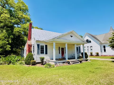 Exterior - 302 N Front St, Hamilton, NC 27840 photo 4 of 9