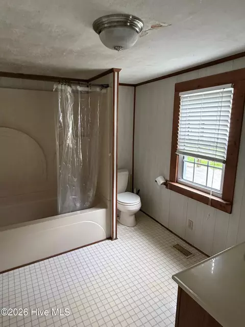 Bath - 302 N Front St, Hamilton, NC 27840 photo 2 of 2
