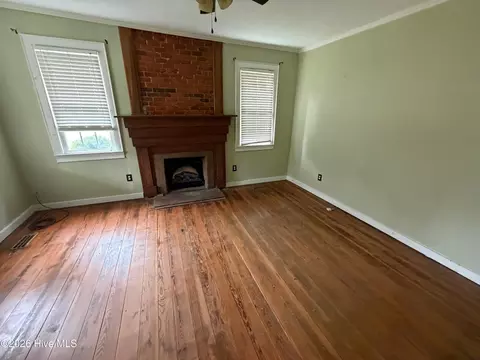 Living - 302 N Front St, Hamilton, NC 27840 photo 5 of 6
