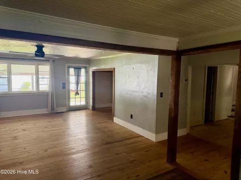 Living - 302 N Front St, Hamilton, NC 27840 photo 3 of 6