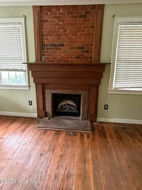 Living - 302 N Front St, Hamilton, NC 27840 photo 6 of 6