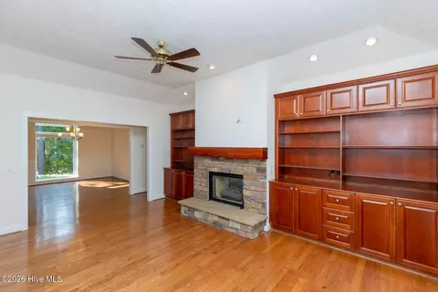 Living - 86 Pinewild Dr, Pinehurst, NC 28374 photo 2 of 4
