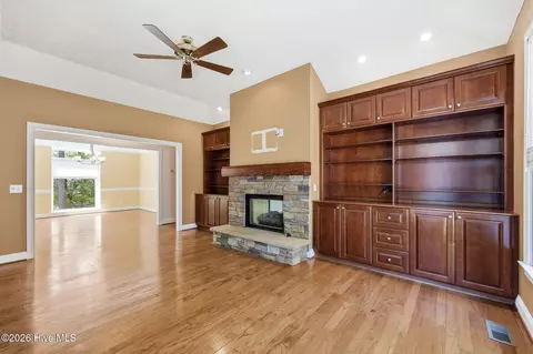 Living - 86 Pinewild Dr, Pinehurst, NC 28374 photo 2 of 4