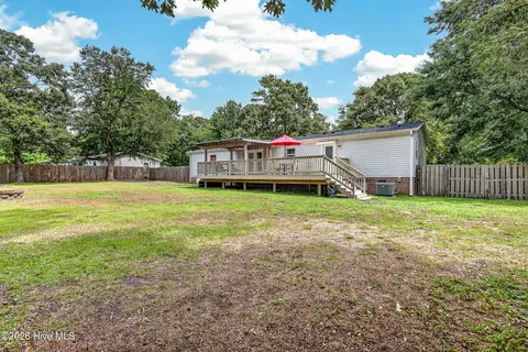 Exterior - 41 Warwick Ct, Hampstead, NC 28443 photo 6 of 8