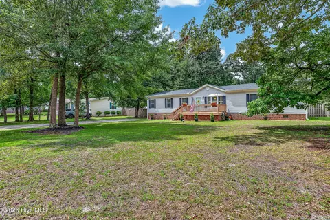 Exterior - 41 Warwick Ct, Hampstead, NC 28443 photo 2 of 8