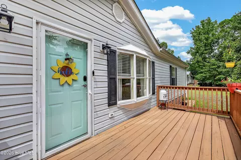 Exterior - 41 Warwick Ct, Hampstead, NC 28443 photo 3 of 8