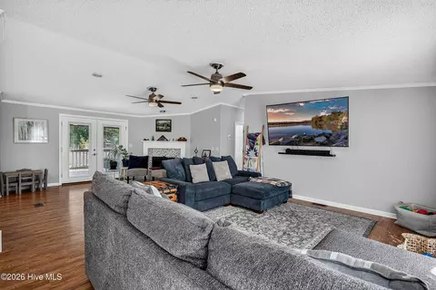 Living - 41 Warwick Ct, Hampstead, NC 28443 photo 1 of 2