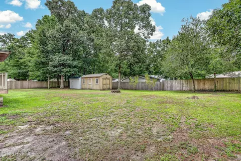 Exterior - 41 Warwick Ct, Hampstead, NC 28443 photo 7 of 8