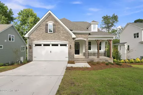 79 Plantation Dr, Southern Pines, NC 28387