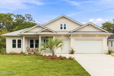 606 Fayetteville Ave, Carolina Beach, NC 28428