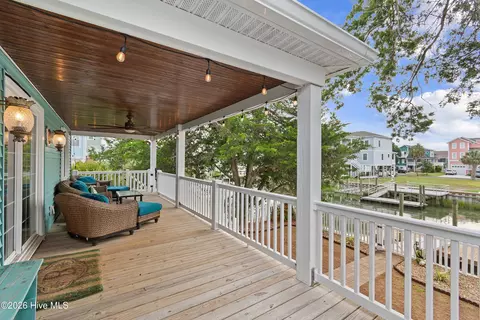 Exterior - 142 Marlin Dr, Holden Beach, NC 28462 photo 18 of 19